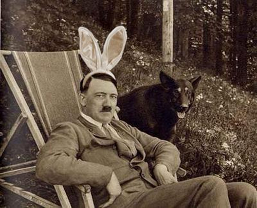 Hitler_Costumeb.jpg