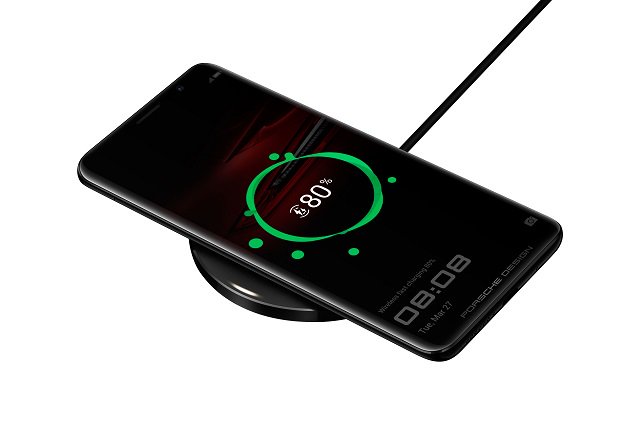 1670629-productphotoporschedesignhuaweimaterswirelesscharging-1522165180.jpg