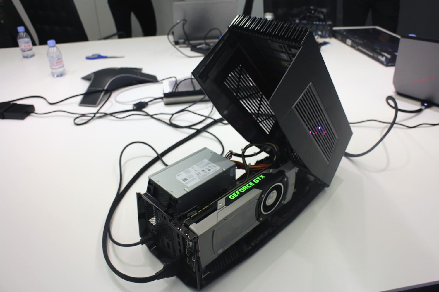 alienware-graphics-amplifier-front-angle-open-1500x1000.jpg