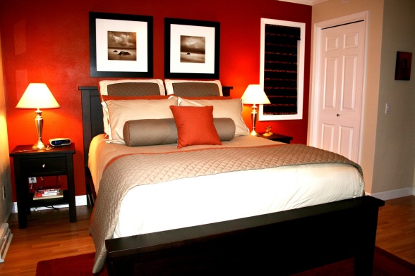 bedroom-small-red.jpg