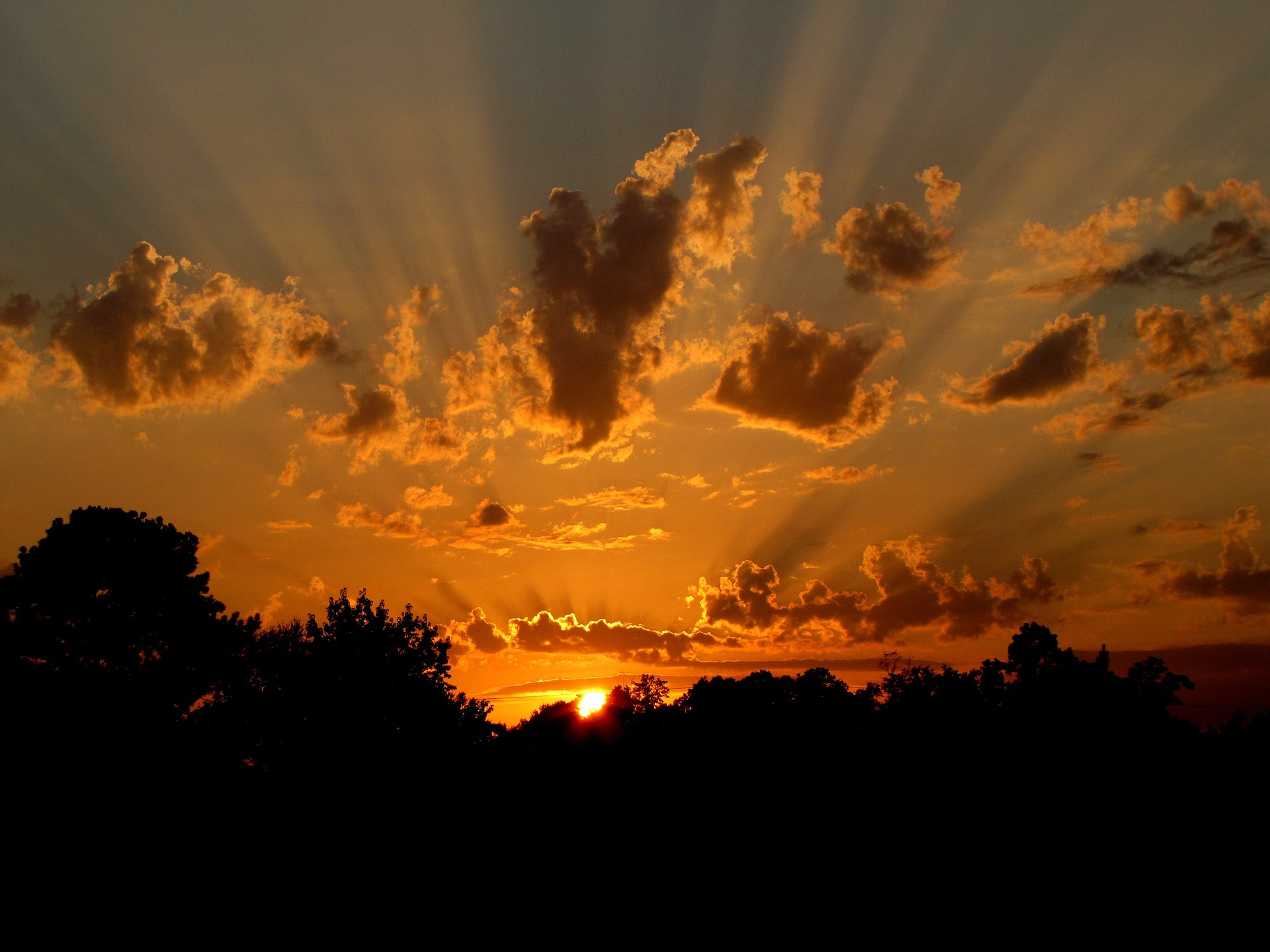 sunset-54666_1920.jpg