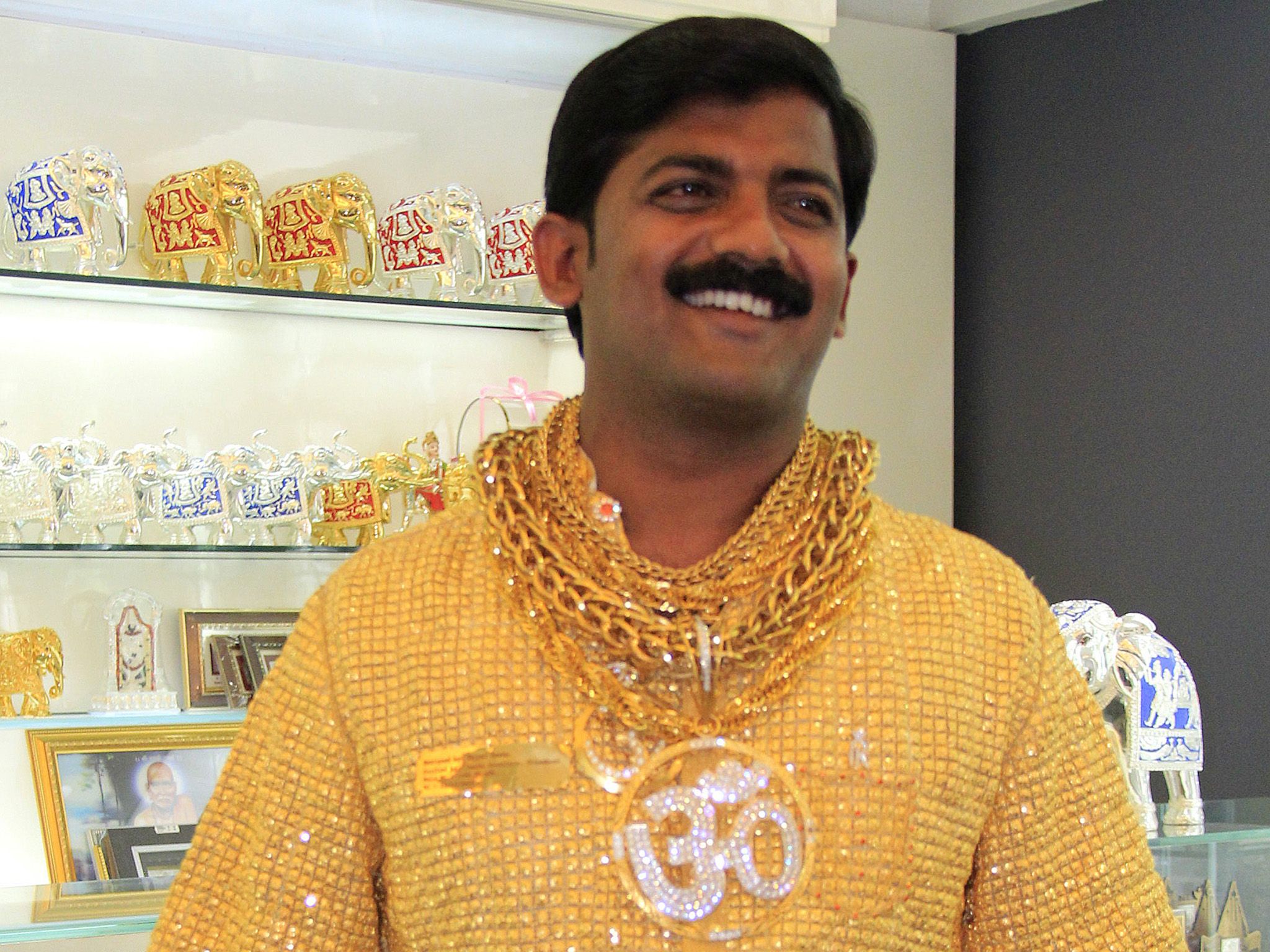 pune-gold-shirt-man-murder-stoned-.jpg