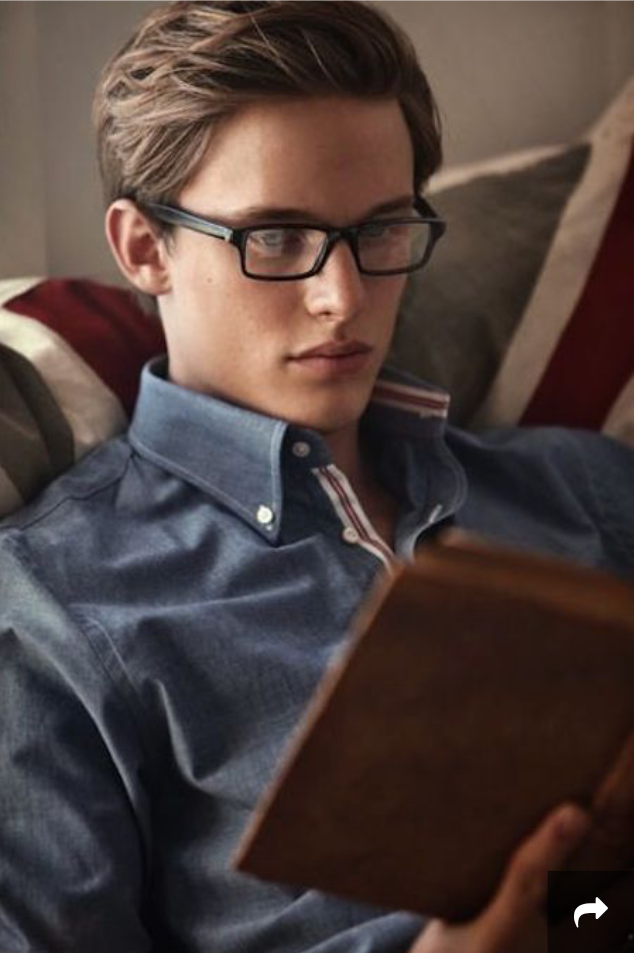 Glasses guy. Мужчины в очках для чтения. Мужчина в очках с книгой. Фотография человека в очках для чтения. Парень в очках читает.