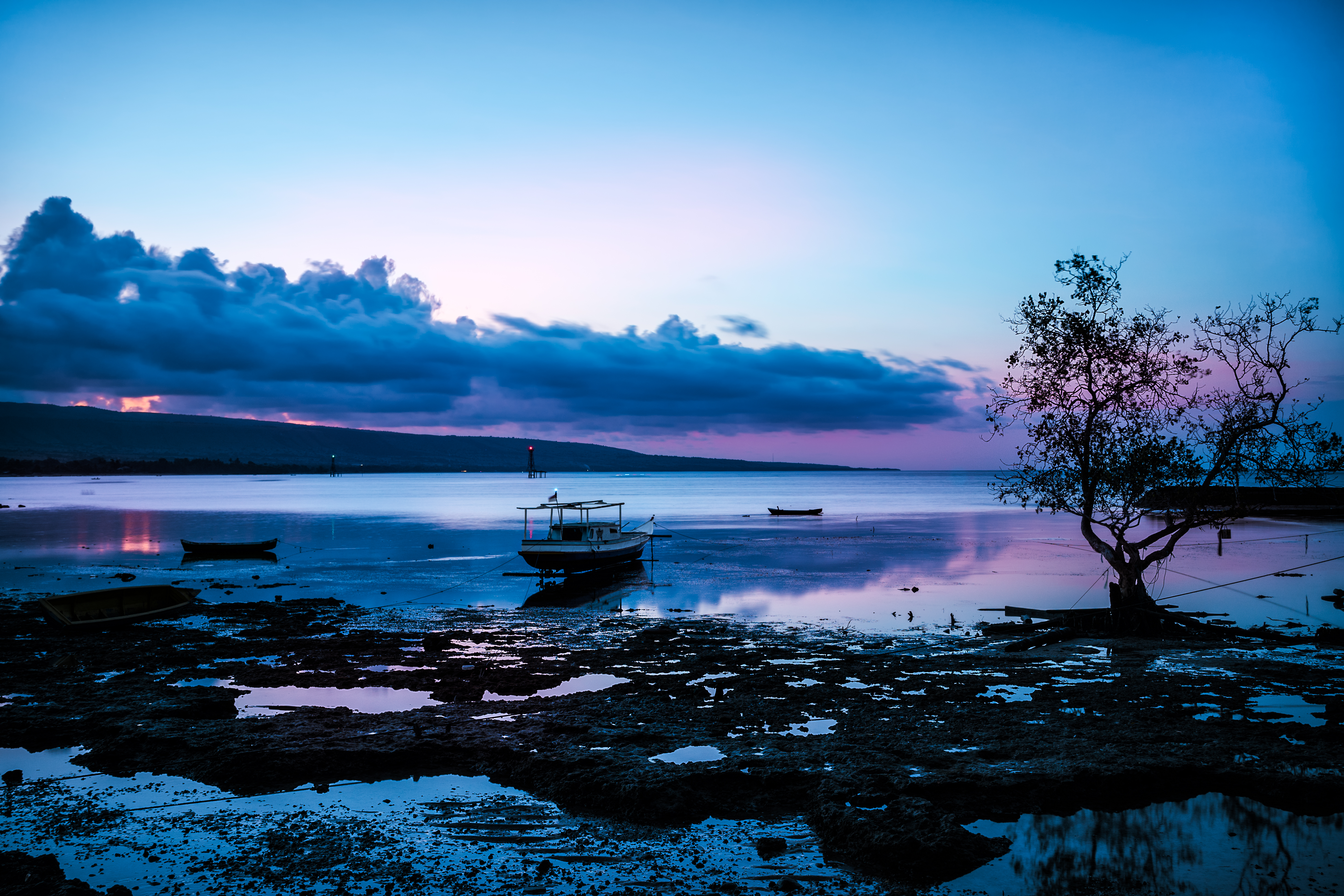 sumba_sunset_boat.jpg