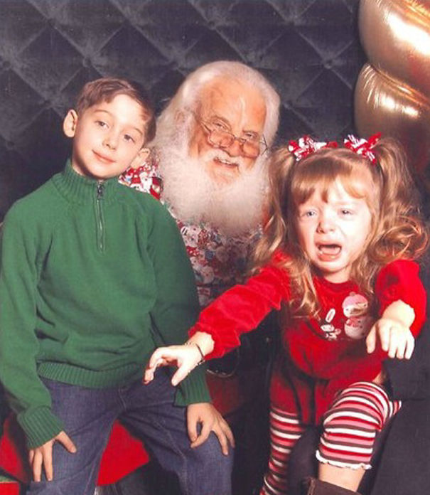 10-Creepiest-Santas-and-the-Kids-they-Terrorize-58500c4ed1b2e__605.jpg