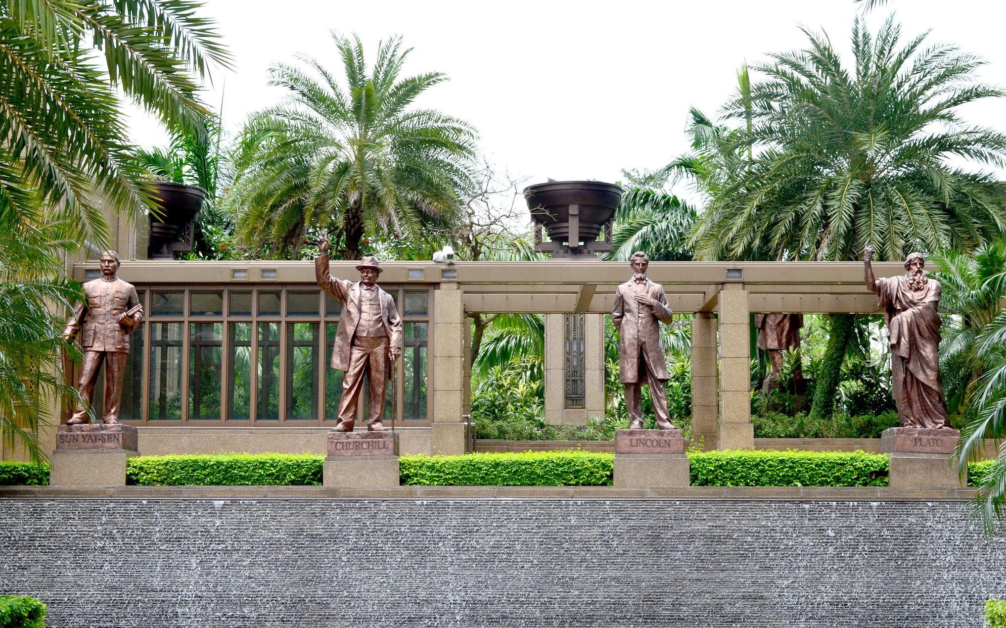 parkview square statues sun yat sen et al.jpg