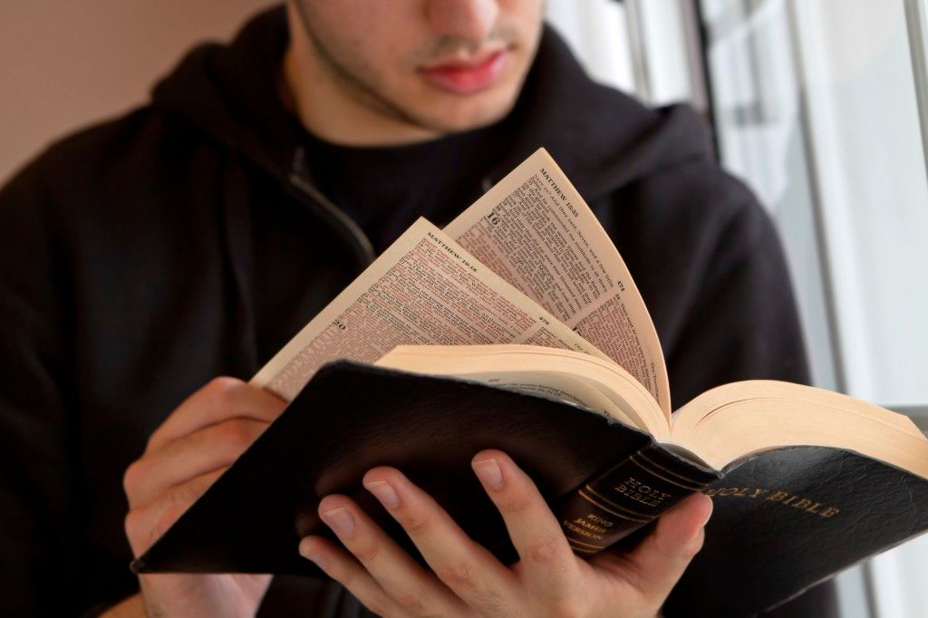 bible-reading-iStock_000023583347-1024x682.jpg