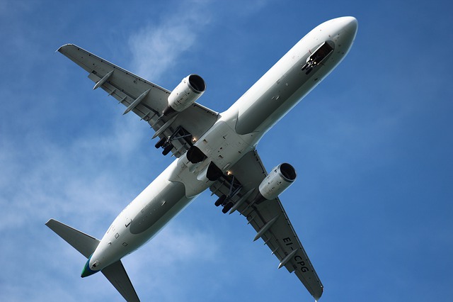 airplane-3152448_640.jpg