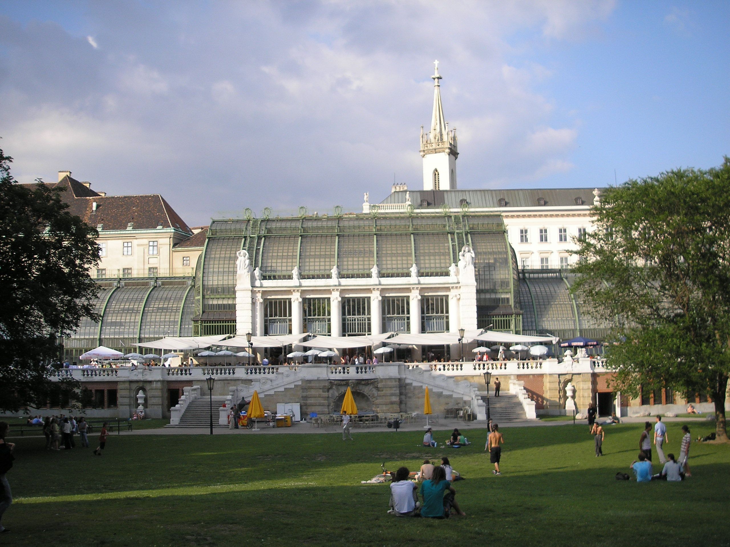 Palmenhaus_Burggarten_Vienna_June_2006_627.jpg