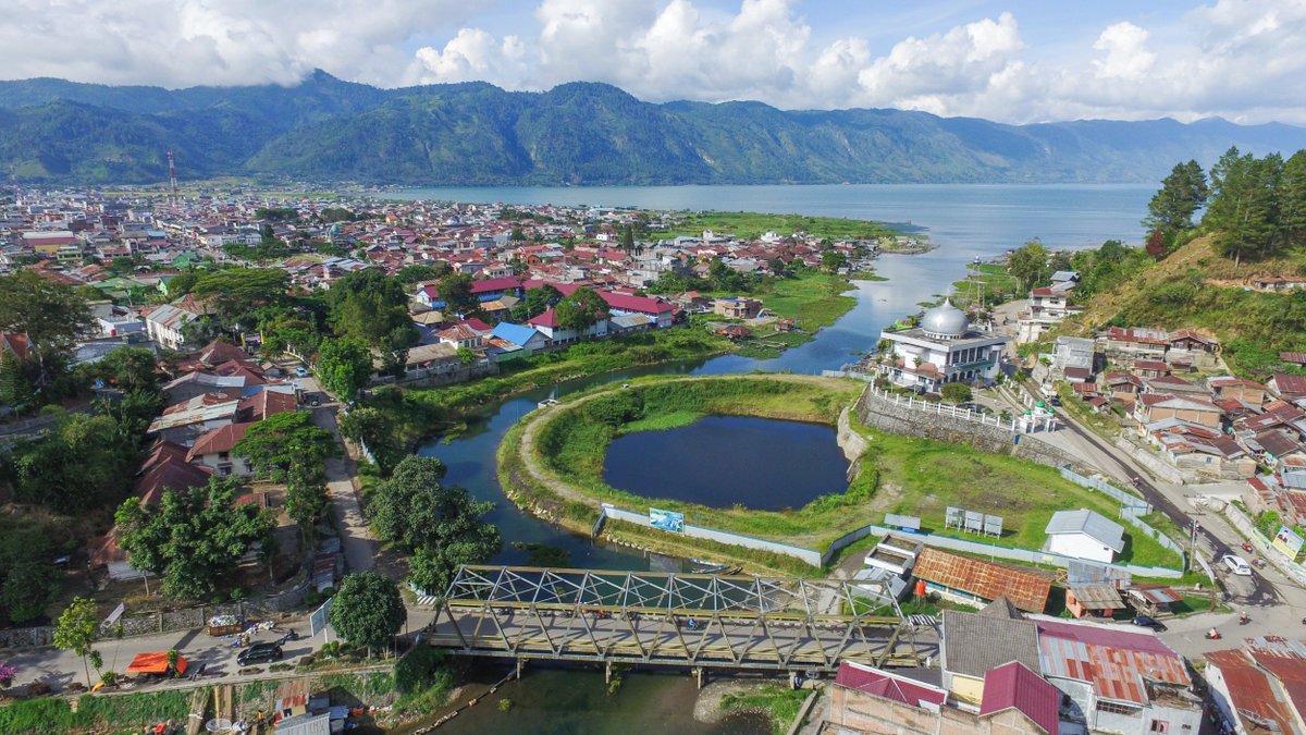 di pinggir kota takengon.jpg