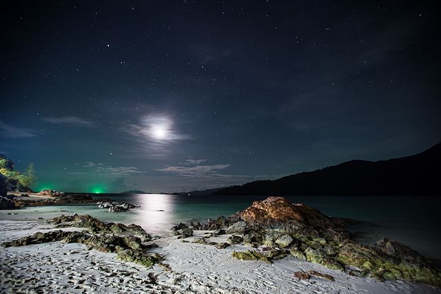 1008_Beach_at_Night_with_Moon_and_Stars_in_Ko_Li_Pe_-_Tarutao_National_Park,_Satun,_Thailand.jpg