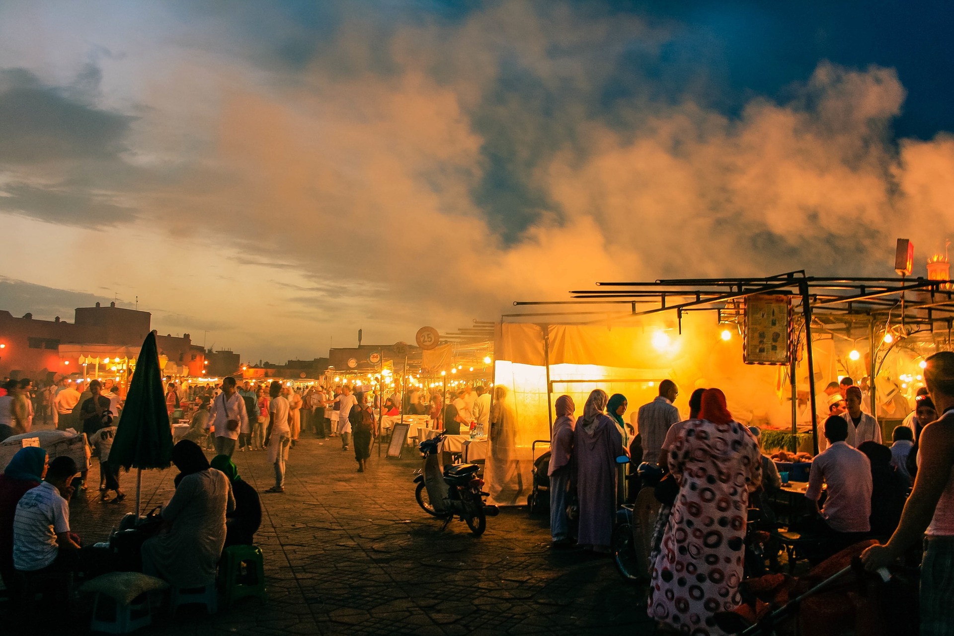 market-bazaar-sunset-smoke-people-freedomain.jpg