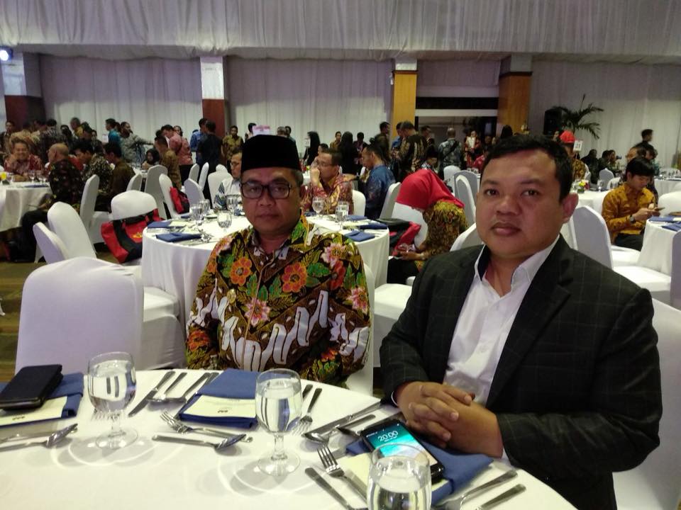 Bupati Ramli.MS bersama Fuad Hadi di Jakarta saat menerima penghargaan dari Mendagri.jpg