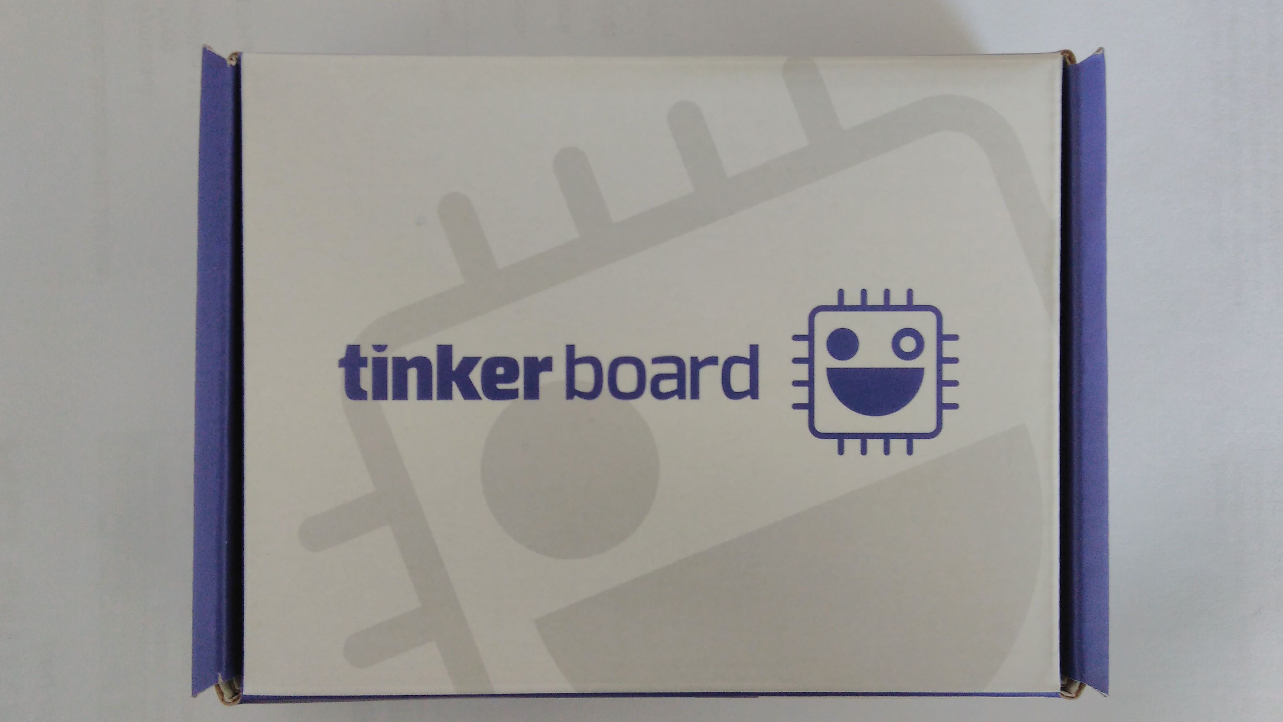 Karton des TinkerBoard von oben