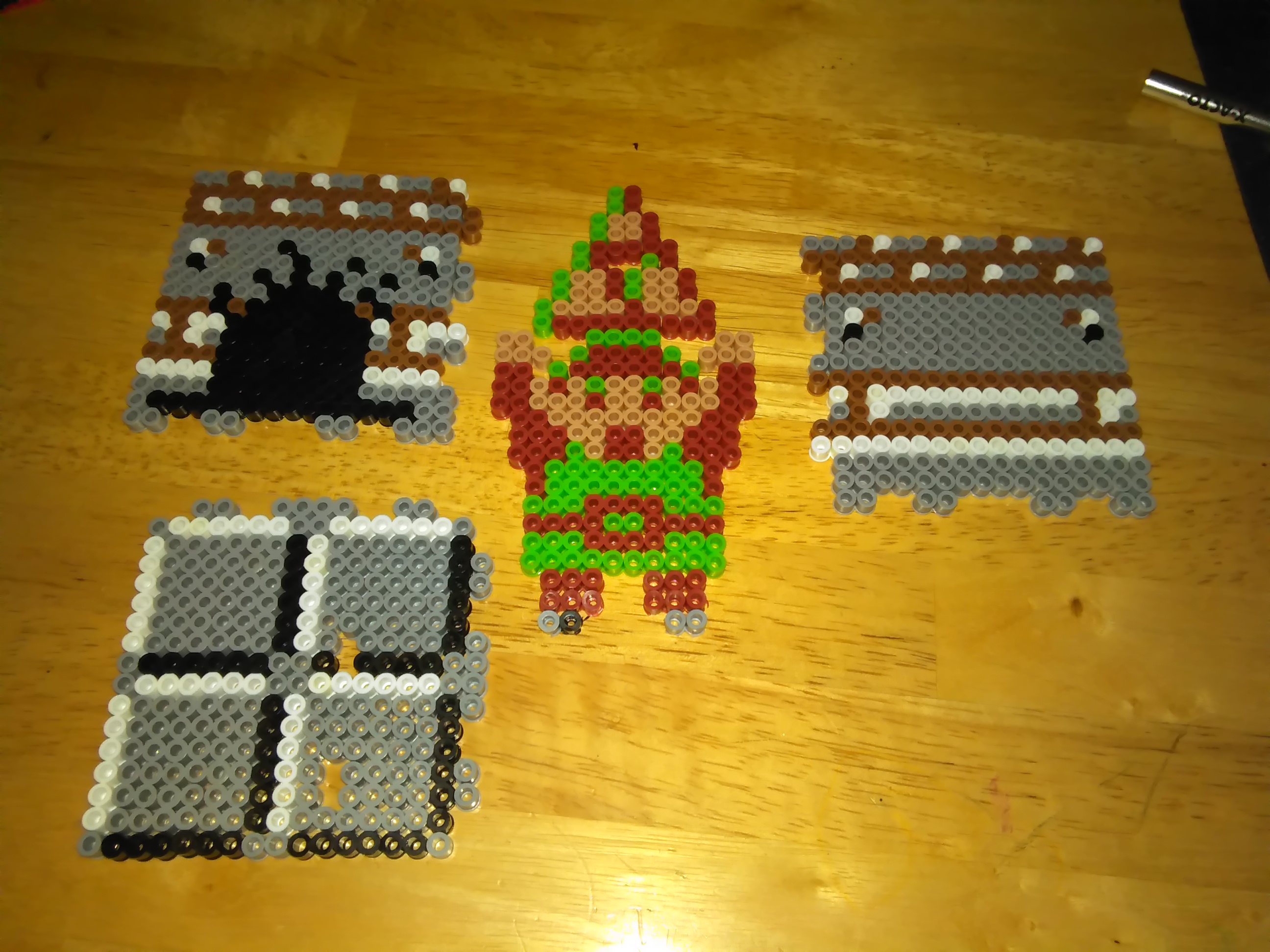 Zelda_Link_Perler_Bead_3D_Scene (1).jpg