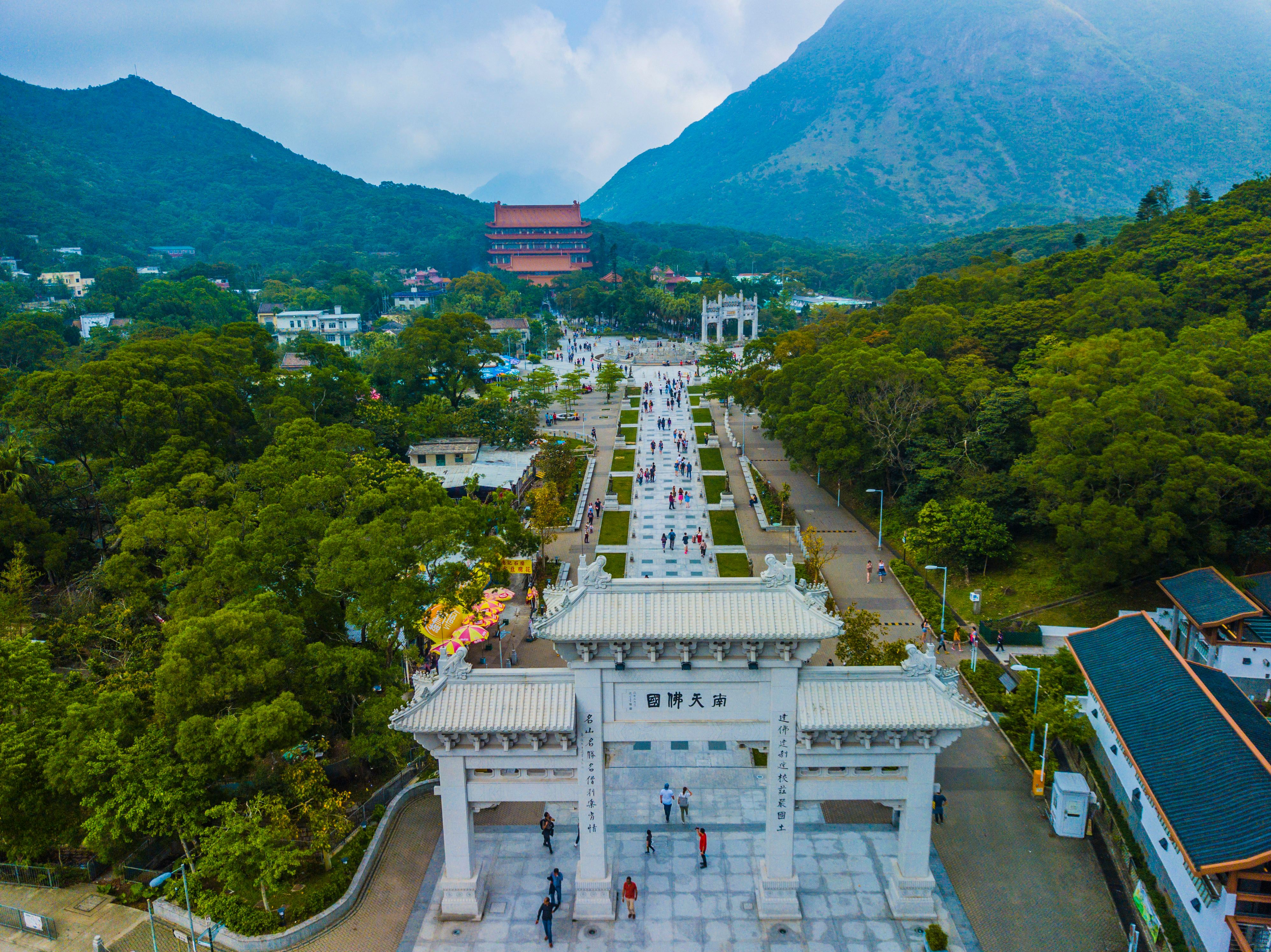 Po Lin monastery Entrance 1.jpg