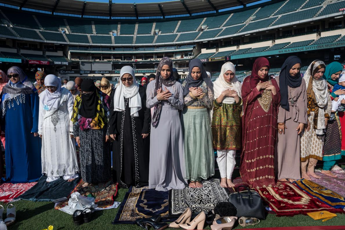 muslims-in-america-morning-prayer-angel-stadium-eid-al-fitr-women-lynsey-addario.adapt.1190.1.jpg