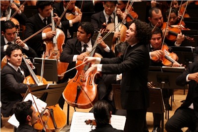 dudamel_orquesta.jpg