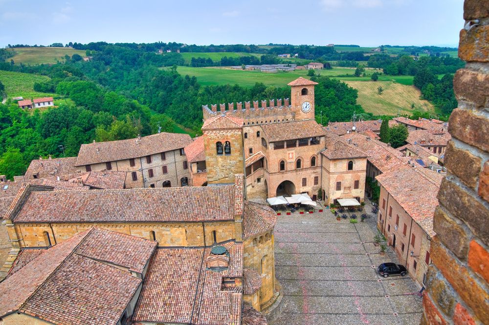 castellarquato piazza monumentale.jpg