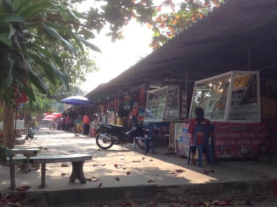 food-and-souvenir-stalls.jpg