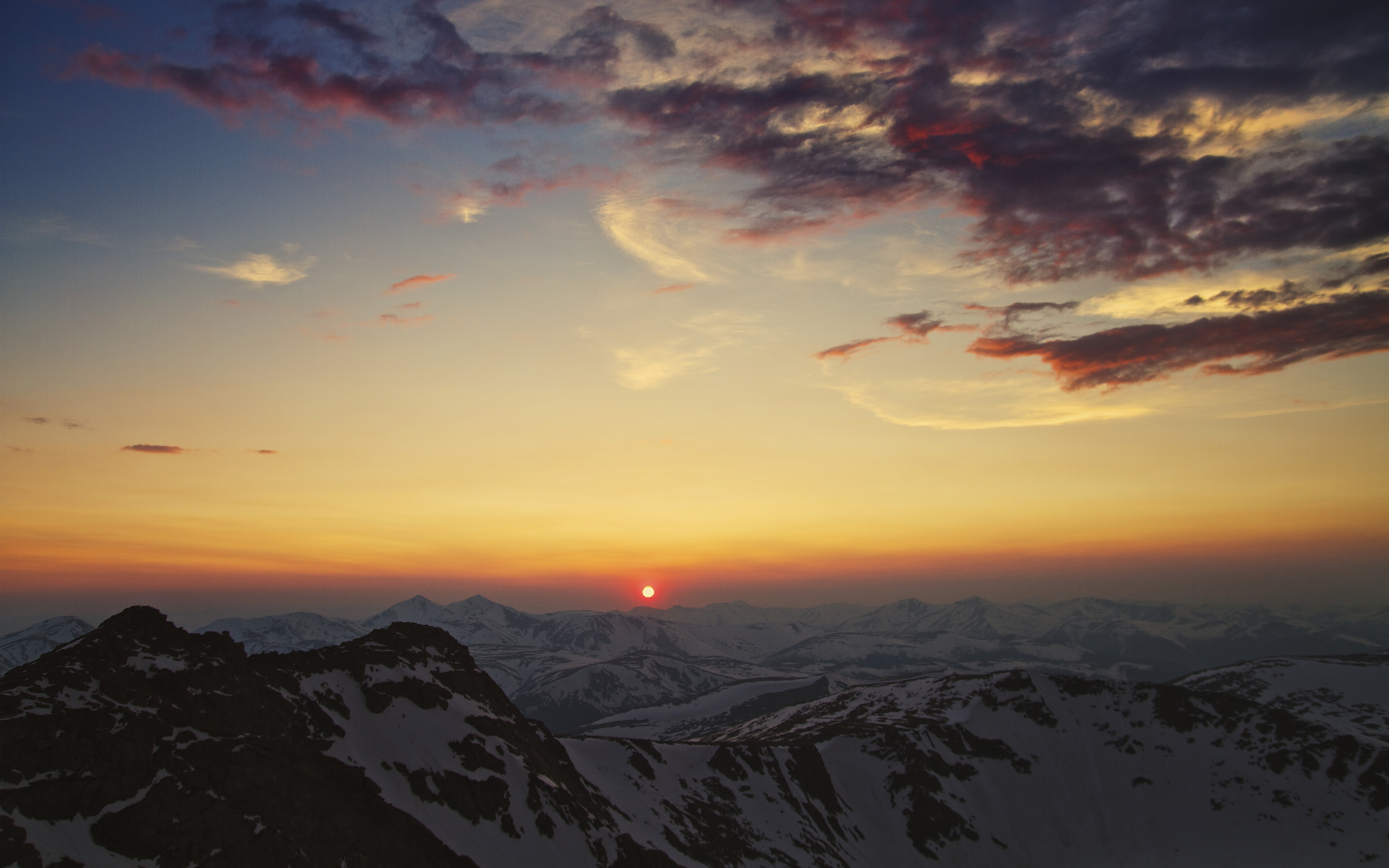 mountains_cordillera_sky_sunset_sun_clouds_95556_3840x2400.jpg