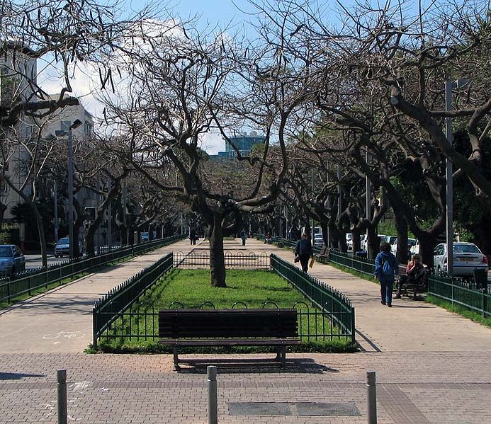 693px-Rothschild_Boulevard_2.jpg