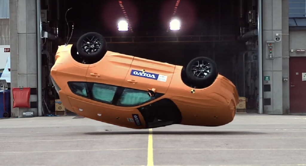 2018-Volvo-XC60-Crash-Test-Safety.png