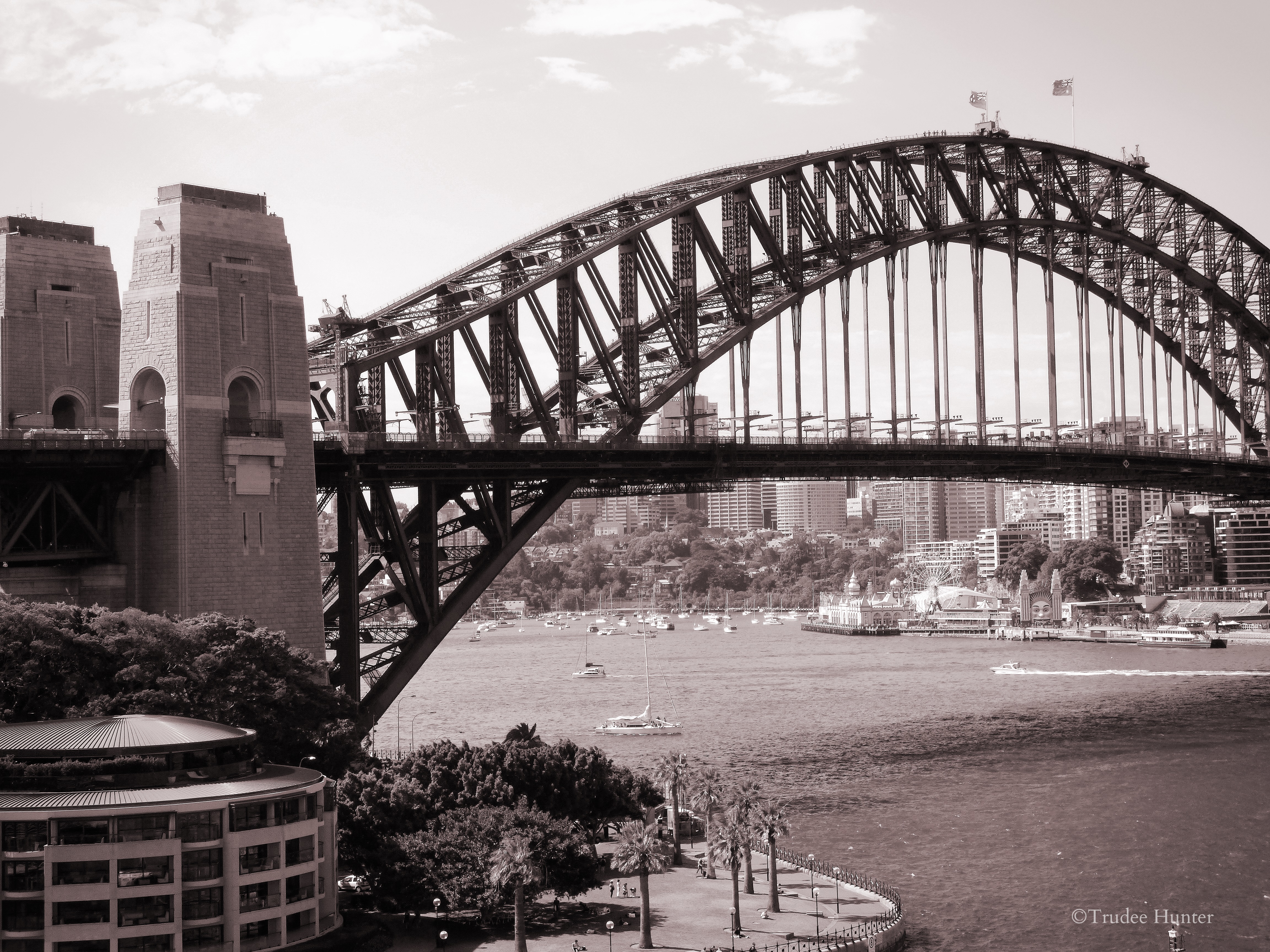 WM Harbour bridge BnW  6.jpg