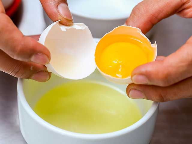 d09bec35-egg-whites-vs-egg-yolks-whats-healthier-640x480.jpg