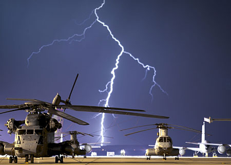 lightning-military-helicopters-pixabay-659916-450x321.jpg