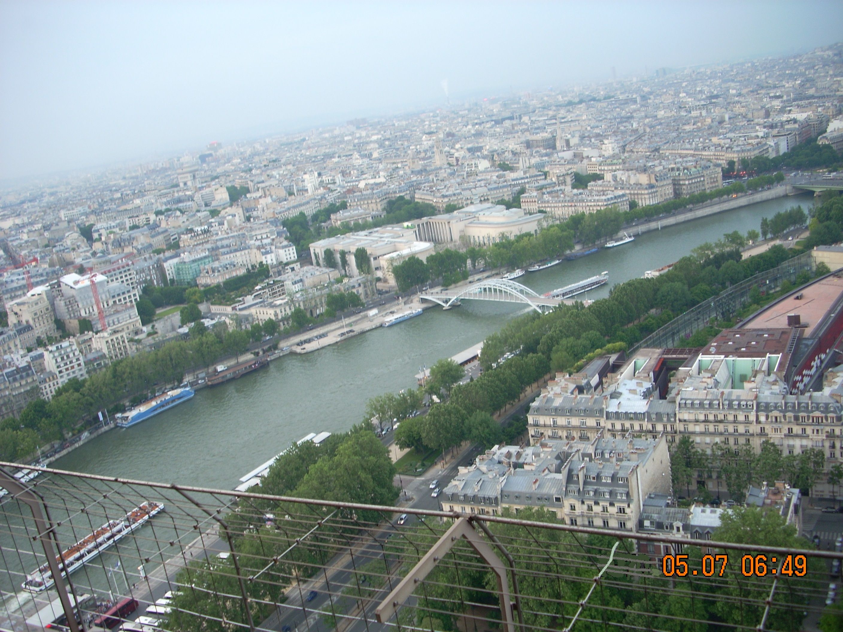 An overview of Paris from Eiffel Tower.
!JPG