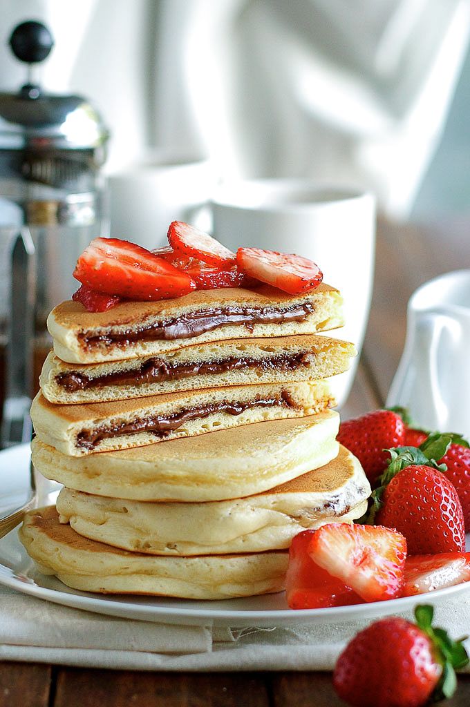 Nutella-Stuffed-Pancakes_680px_1.jpg