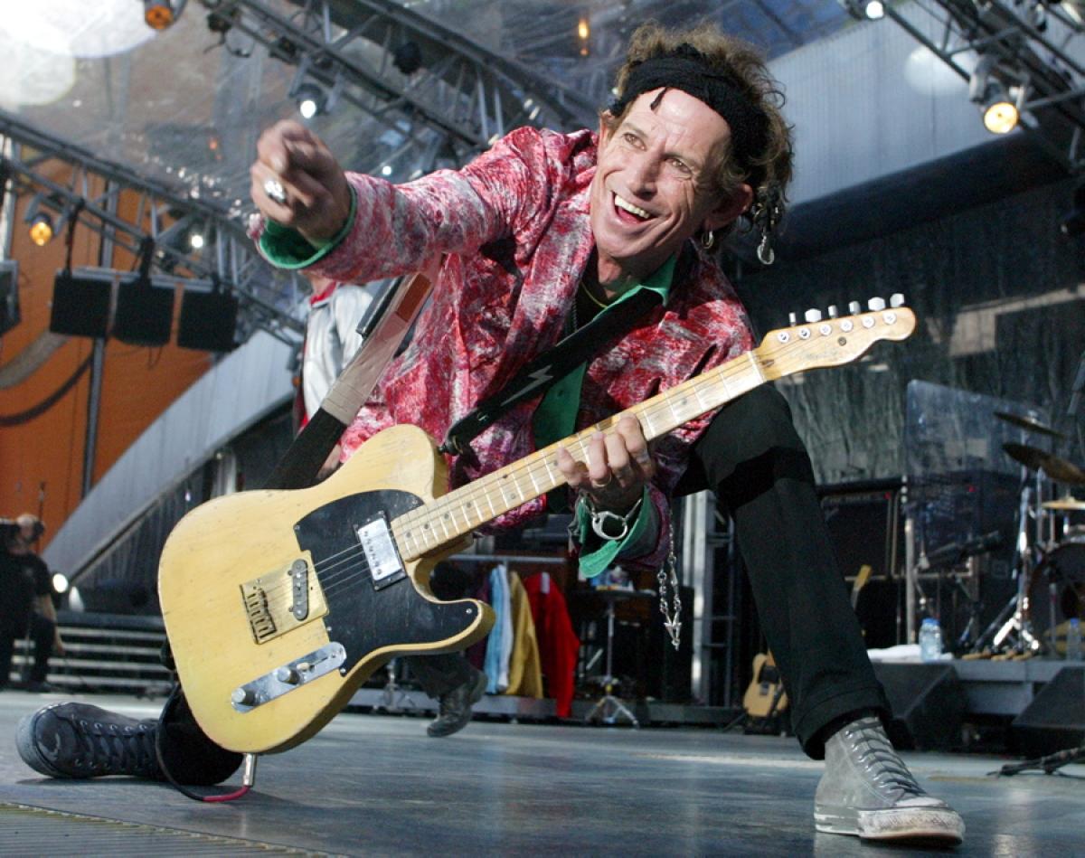 keith-richards-licks-world-tour-munich-germany-2003.jpg