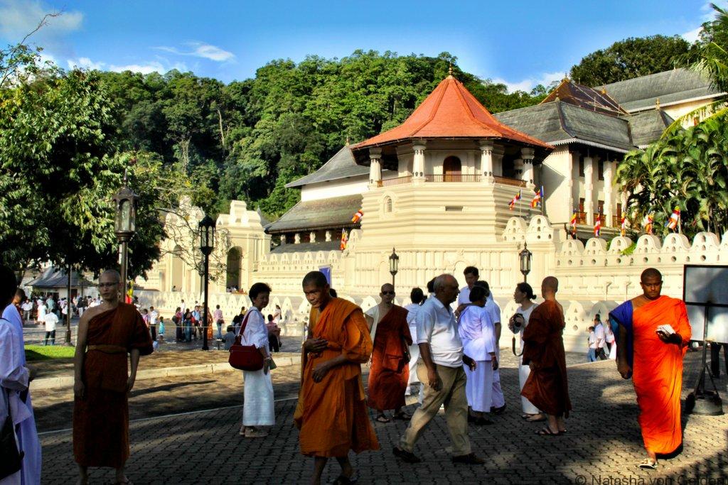 Temple-of-the-Sacred-Tooth-Kandy-Sri-Lanka-web.jpg
