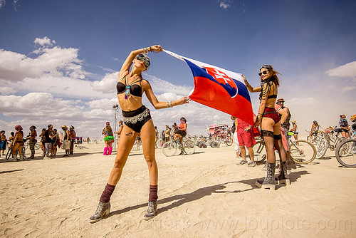 21635218606-women-holding-slovakia-flag-burning-man-2015.jpg