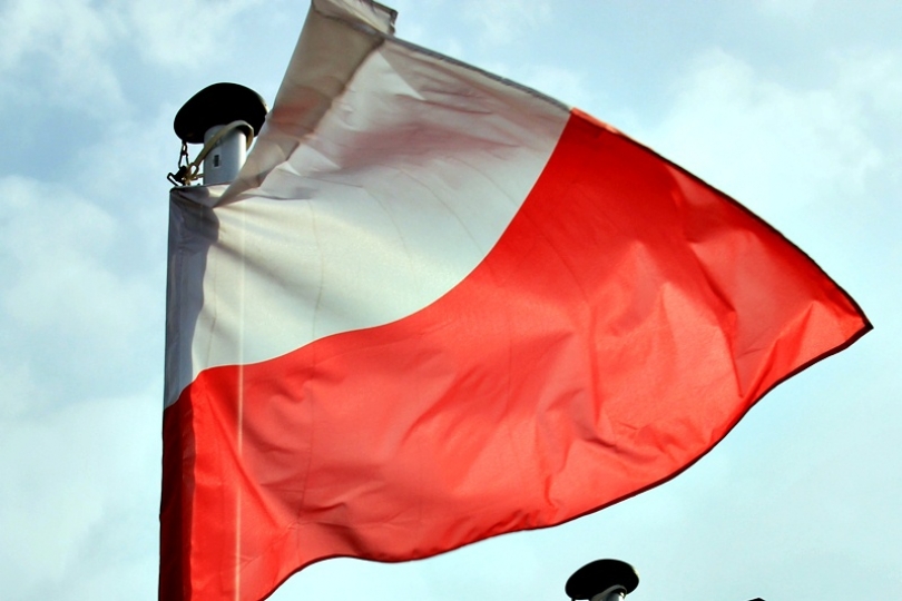 1346391016-flaga-polski-md.jpg
