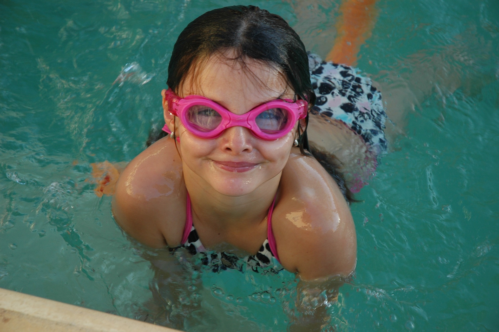 swimming-2404378_1920.jpg