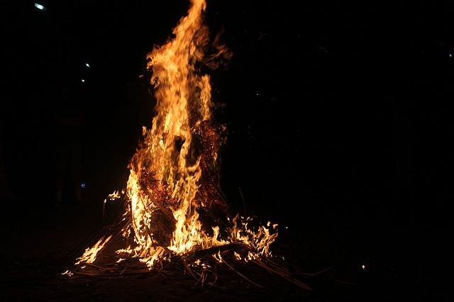 bonfire-1839621_640.jpg