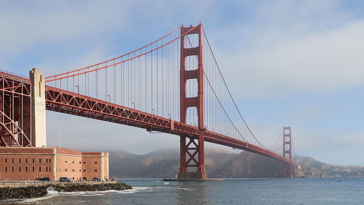 Golden_Gate_Bridge_as_seen_from_Fort_Point.jpg