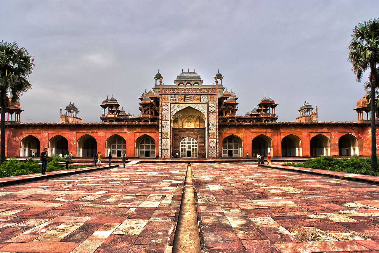 1280px-Tomb_of_Akbar_the_great_at_National_Highway_no.2_in_Sikandra_,_Agra_,_utter_Pradesh_,_India.jpg