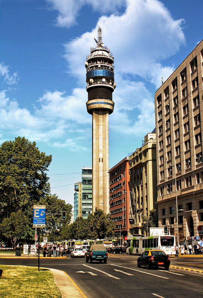 Torre_Entel_vista_desde_la_Alameda.jpg