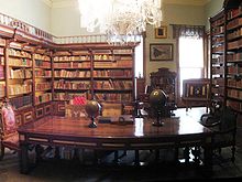 220px-Caliph_library_Harem_Dolmabahce_March_2008_pano.jpg
