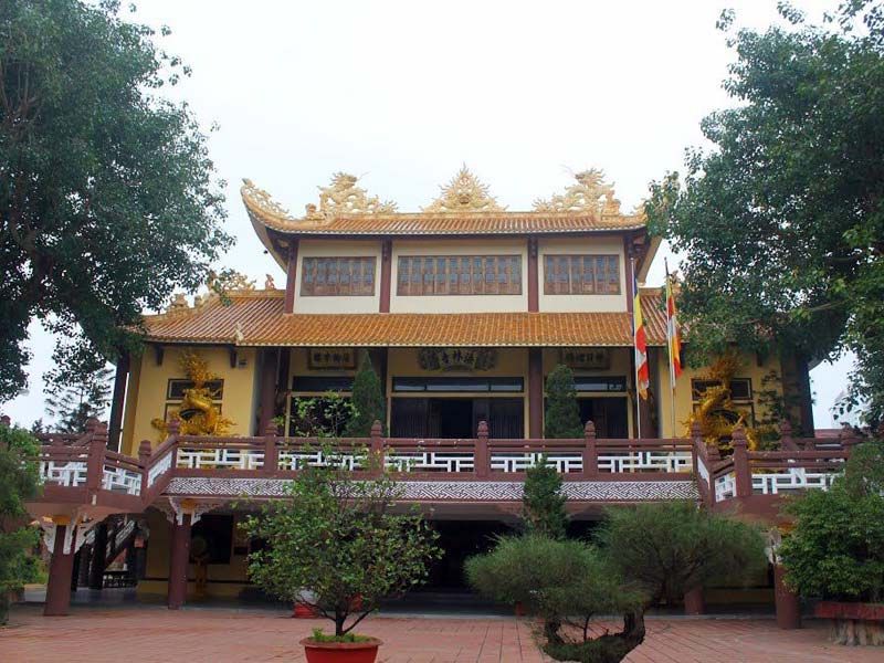 Phap-Lam-Pagoda.jpg