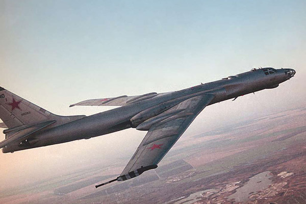 tu-16-bombardirovshchik-oojj85u-01.jpg