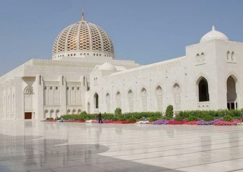 Baitul-Mukarram-mosque-Dhaka-Bangladesh-2.jpg