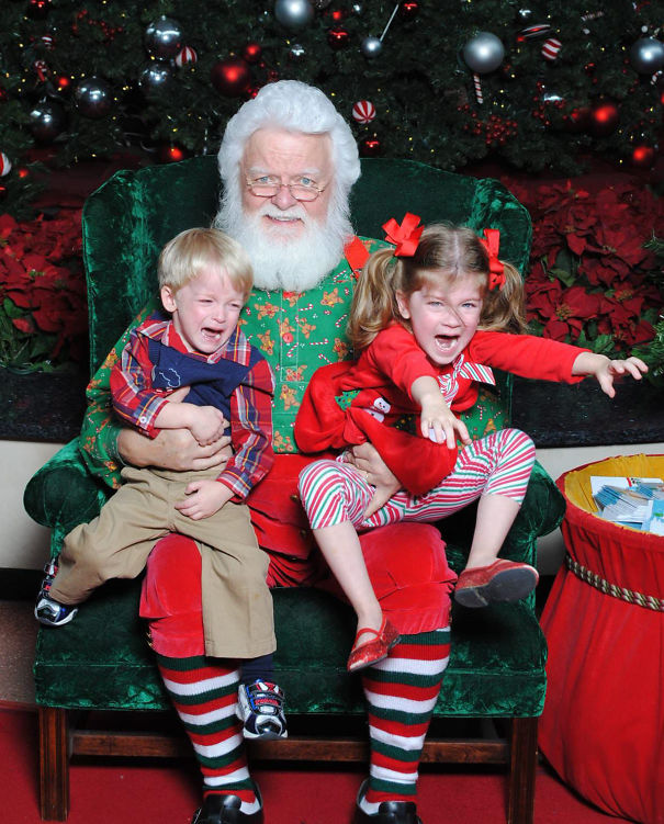 10-Creepiest-Santas-and-the-Kids-they-Terrorize-58500b5588a3e__605.jpg