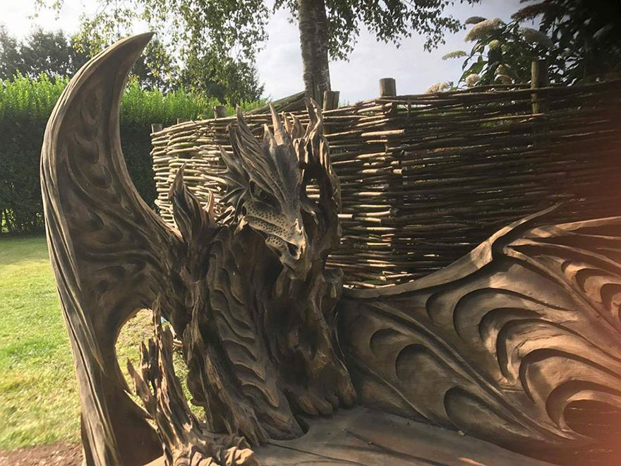 wood-chainsaw-carve-dragon-bench-igor-loskutow-10-59a69ca1d0f54__880.jpg