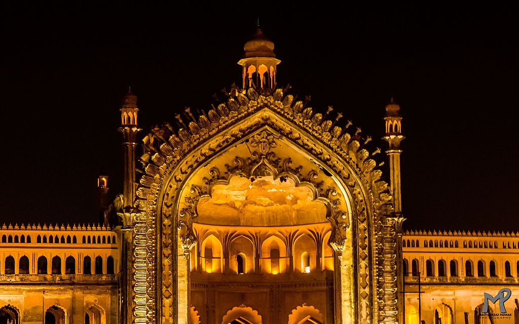 Rumi_darwaza_night.jpg