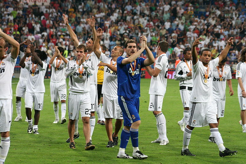 800px-Real_Madrid_celebration_2008.jpg