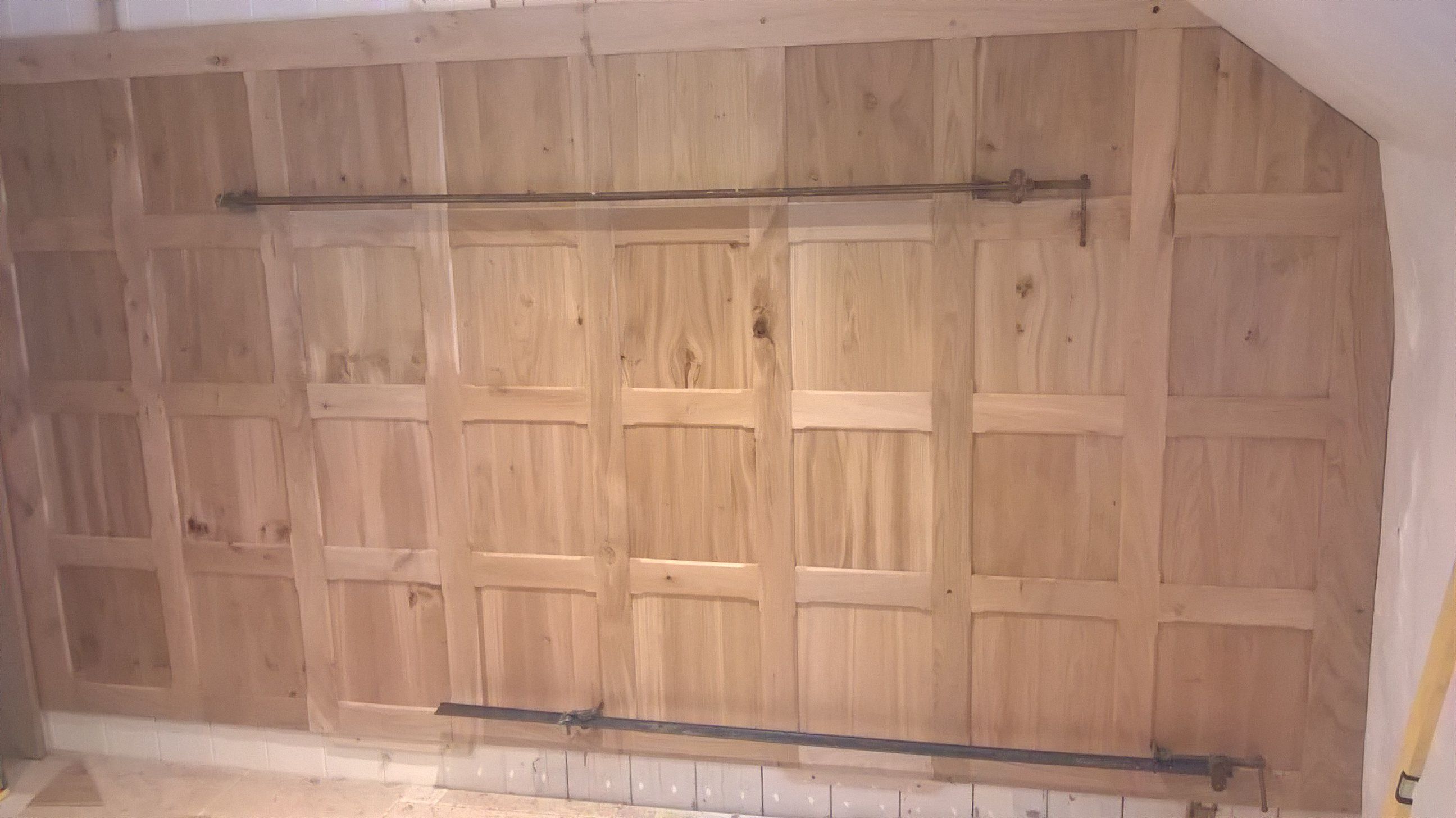 oak wall panelling.jpg